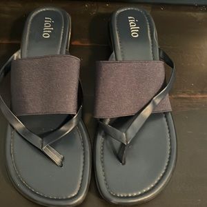 New women's size 9 rialto blue slides